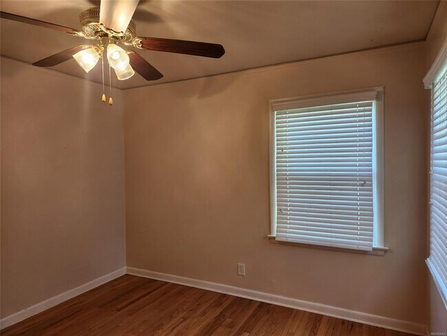 Building Photo - 606 Fairview Ave