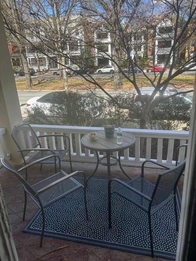 Building Photo - 3005 Monument Ave