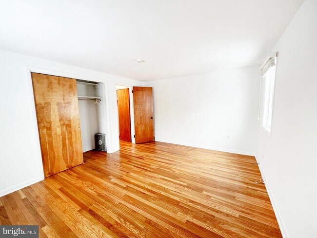 Building Photo - 450 Linden Ave