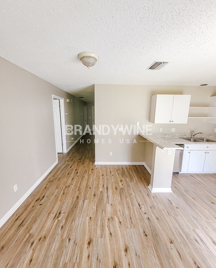 Building Photo - 323 Summer Sails Dr