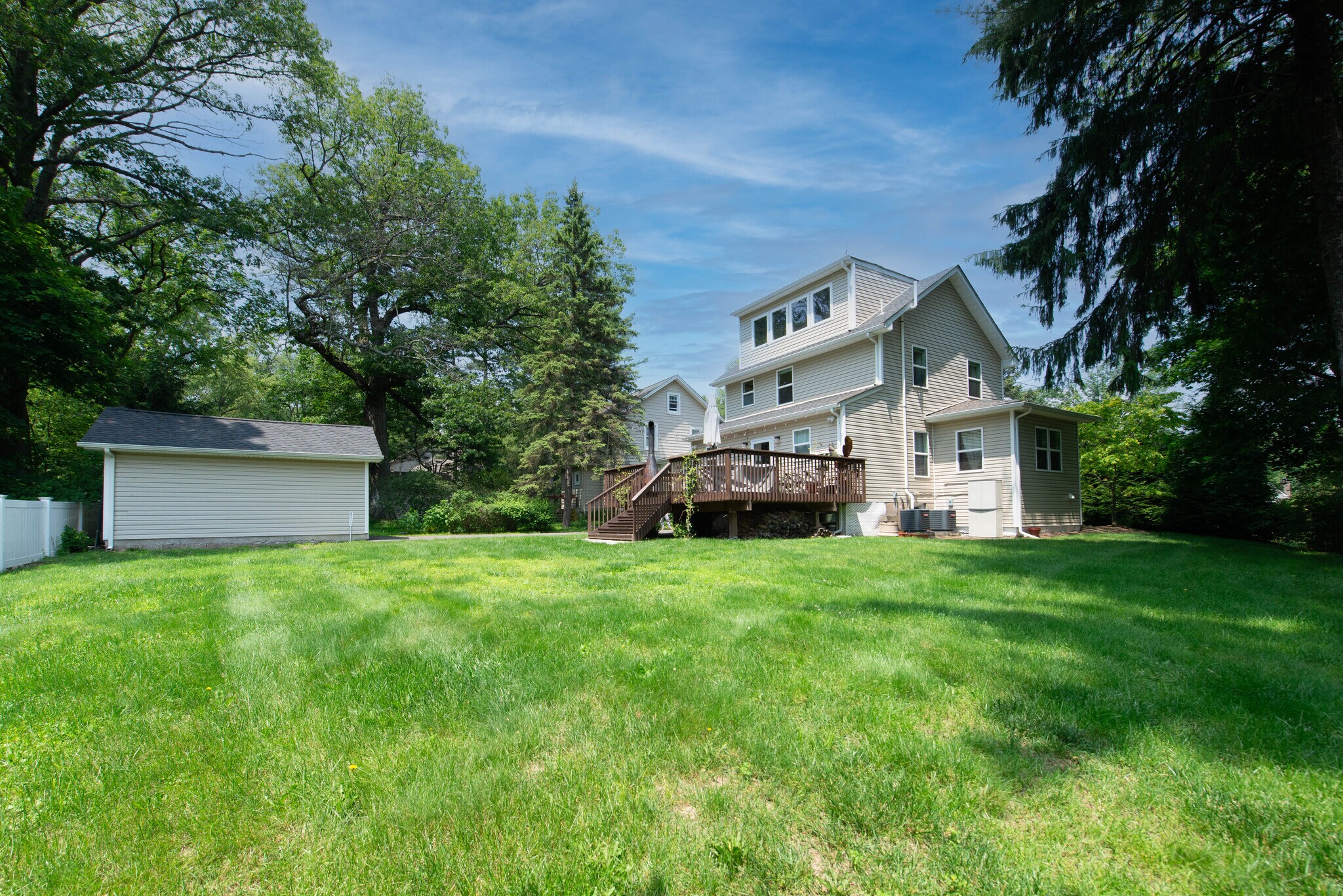 Building Photo - 247 Airmount Ave