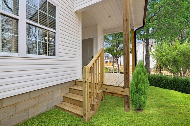 Building Photo - Luxury New 3BR Townhomes | Garage + Pool |...