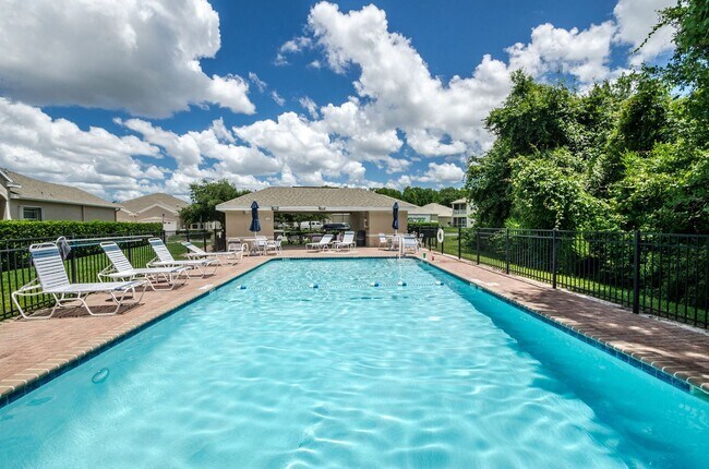 Building Photo - Beautifully Updated Villa