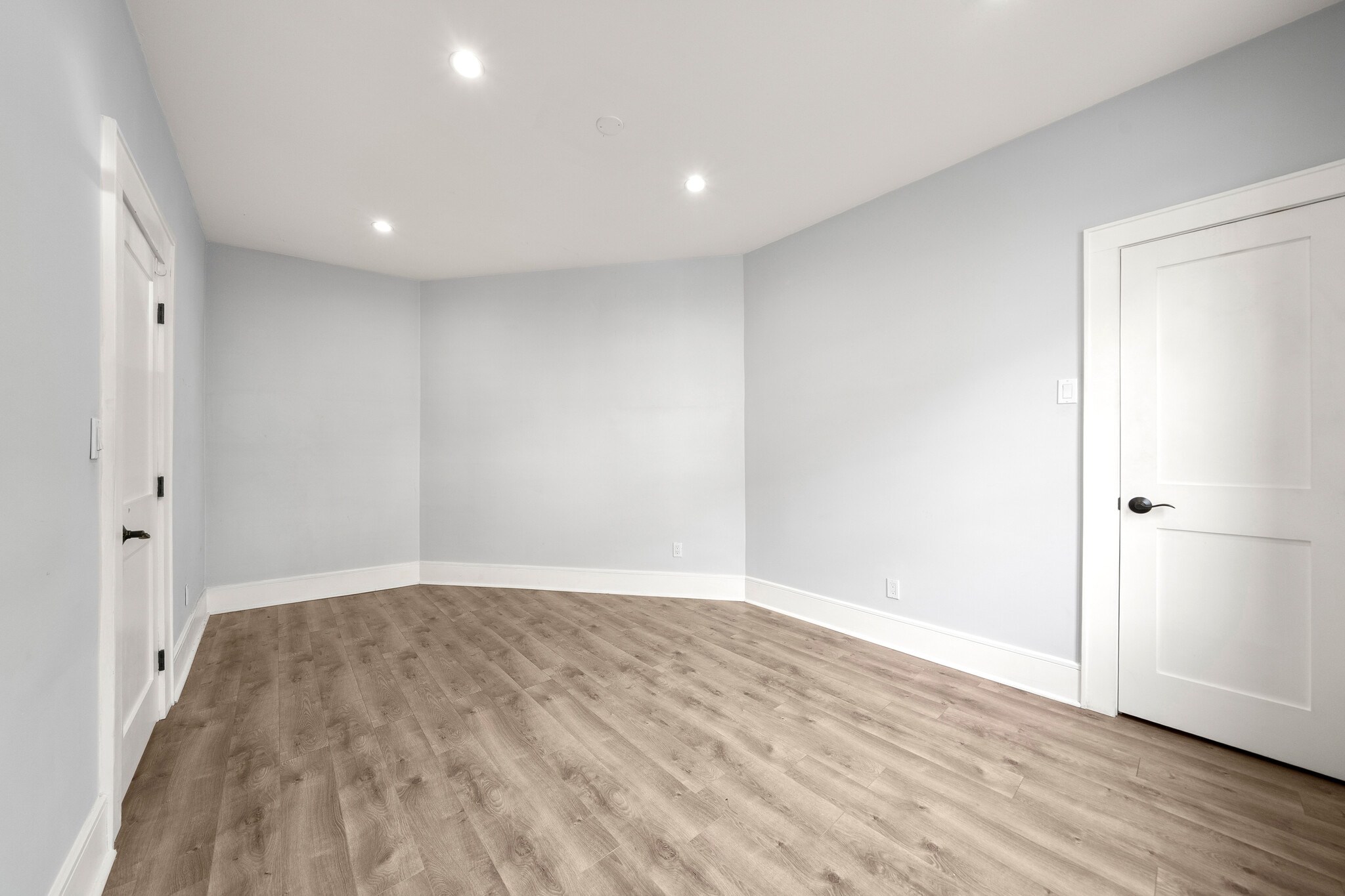 Building Photo - 553 Undercliff Ave