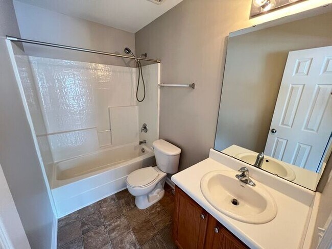 Building Photo - Fantastic 2 Bedroom Durham Townhouse