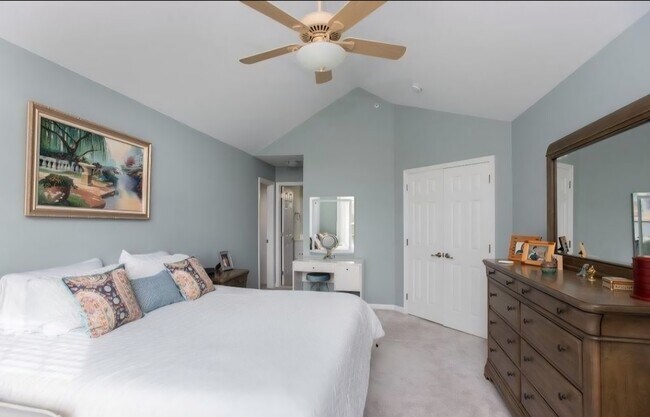 Building Photo - 1092 Shadowlawn Dr