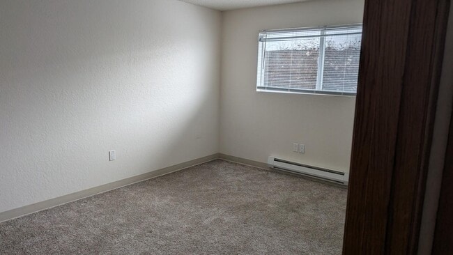 Building Photo - 926 N 95th St