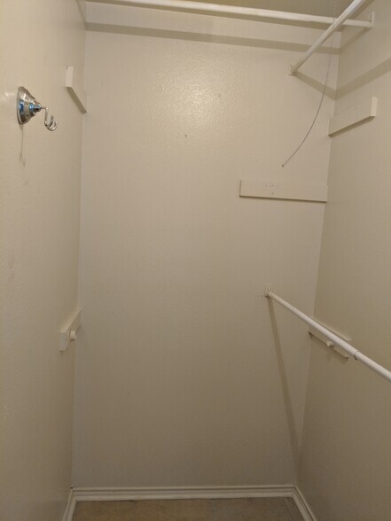 Closet - 711 Hillcrest Ct
