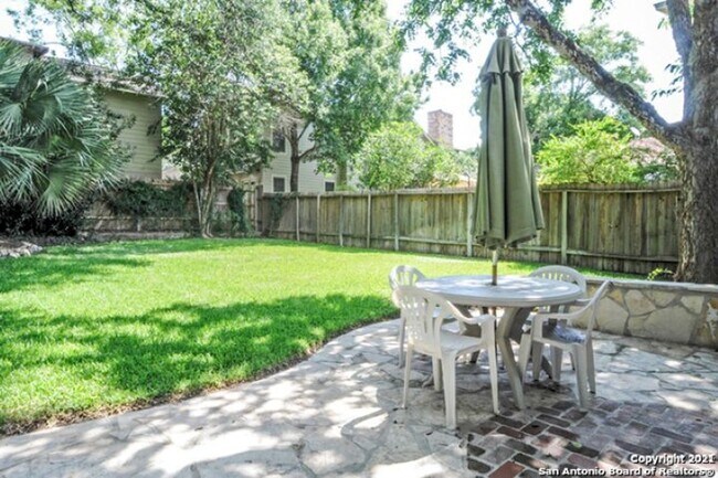 Building Photo - 2 Bedroom/1 Bath Alamo Heights Subdivision