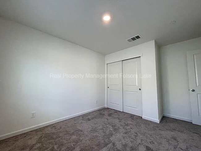 Building Photo - 4bd 2.5ba Home in the desirable Parkbridge...
