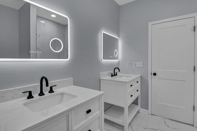 Building Photo - 32 Roberson St