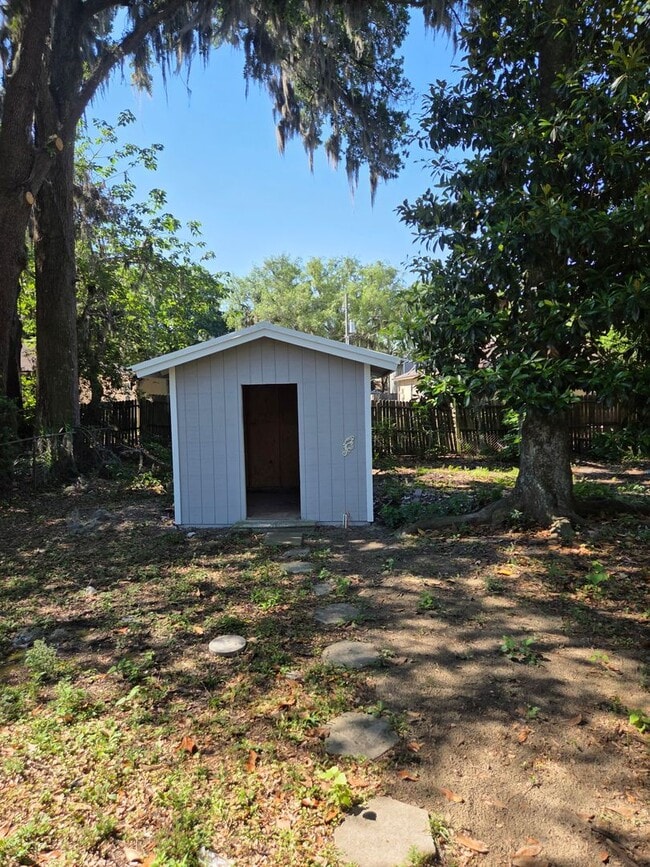 Building Photo - 3 bed 2 bath