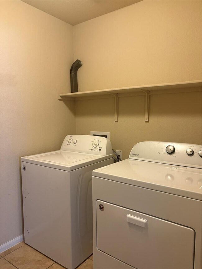 Building Photo - 2011 Langdale Ln