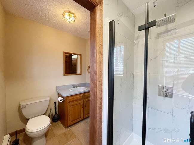 Building Photo - 121 S Main St