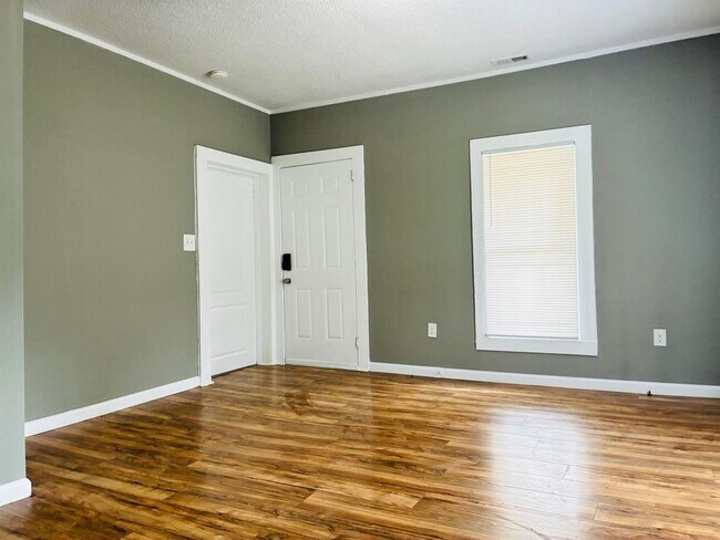 Building Photo - 420 McBrayer St
