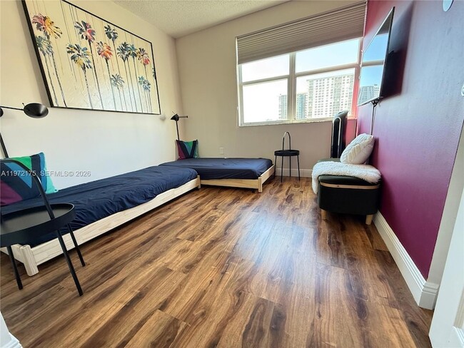 Building Photo - 17145 N Bay Rd