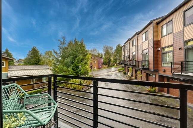 Building Photo - 3Bd/2.75Ba Issaquah Townhome