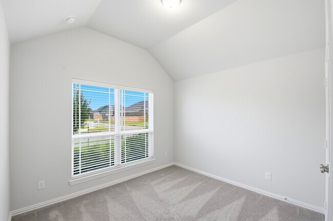 Building Photo - 2106 Villa Flora Ln