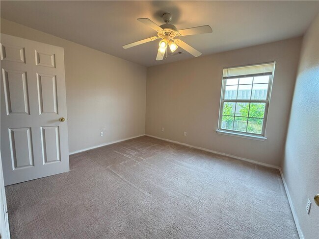 Building Photo - 3509 SW Deerfield Blvd