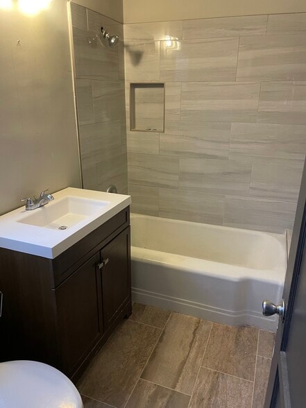 Building Photo - 5140 Newcastle Ave