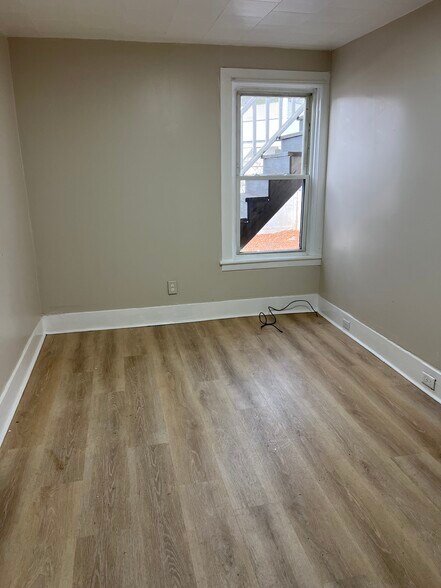 Building Photo - 143 Charlton St