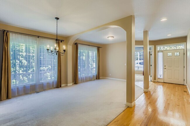 Building Photo - Spacious Bethany Home with Attached Garage, Fenced Yard, Washer/Dryer Included