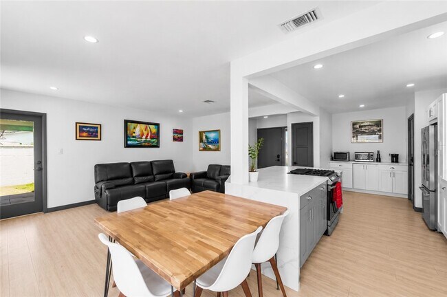 Building Photo - 6721 E La Marimba St