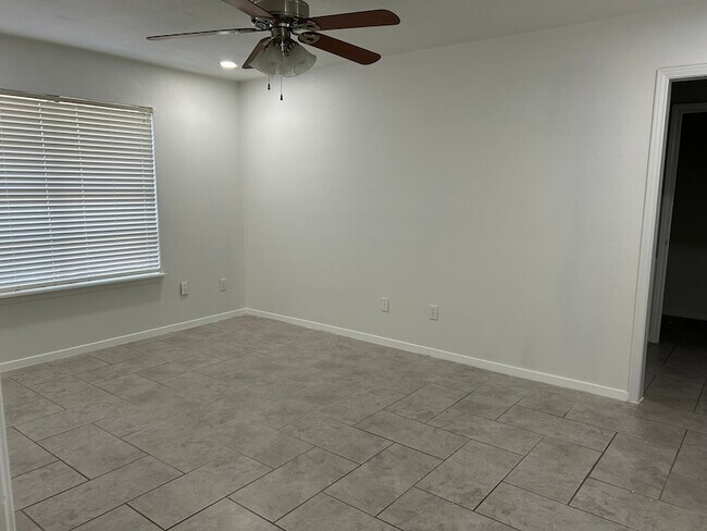 Building Photo - 1709 Vicksburg Dr