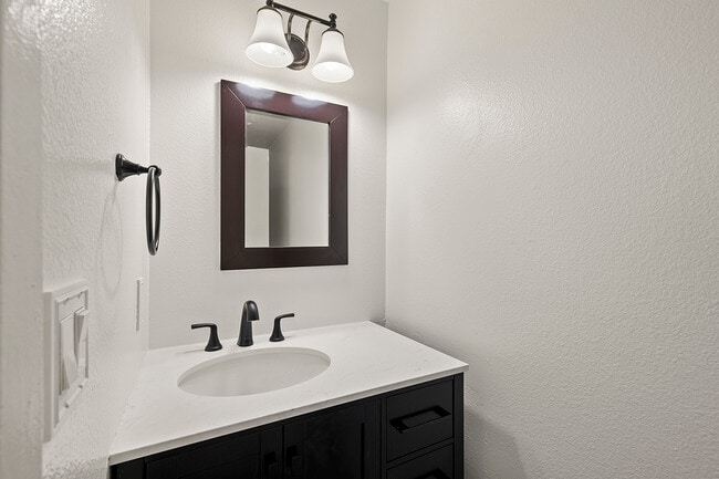 Building Photo - 10518 Pine Grove St