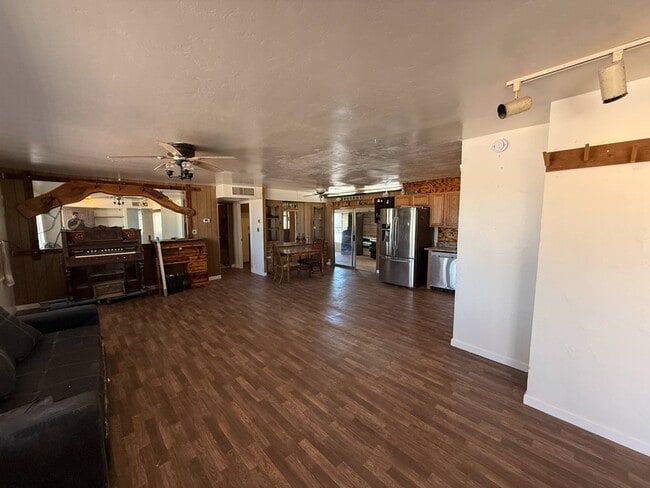 Building Photo - 8221 S Taylor Ln