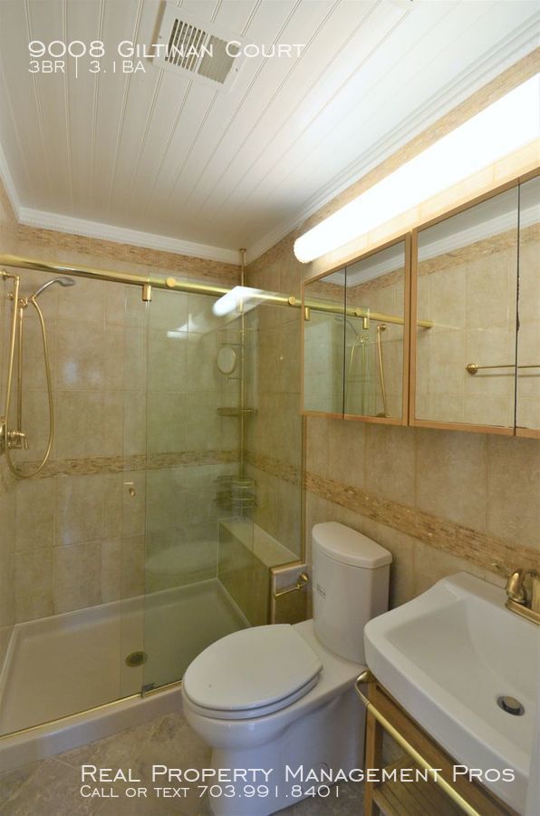 Building Photo - Charming End Unit by Huntsman Lake!