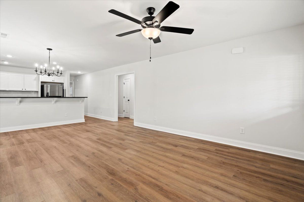 Building Photo - 323 S McQueen St