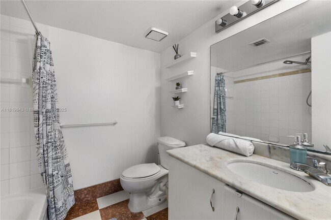 Building Photo - 1200 Brickell Bay Dr