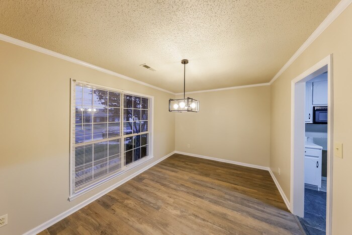 Building Photo - 100 Springview Ln