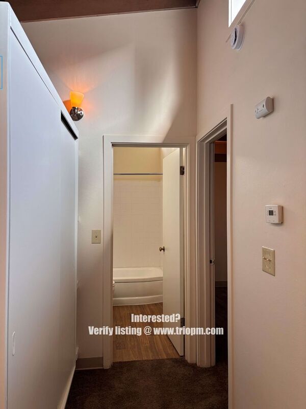 Building Photo - 1889 Hilyard St