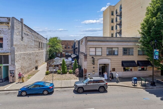 Building Photo - 213 E Main St