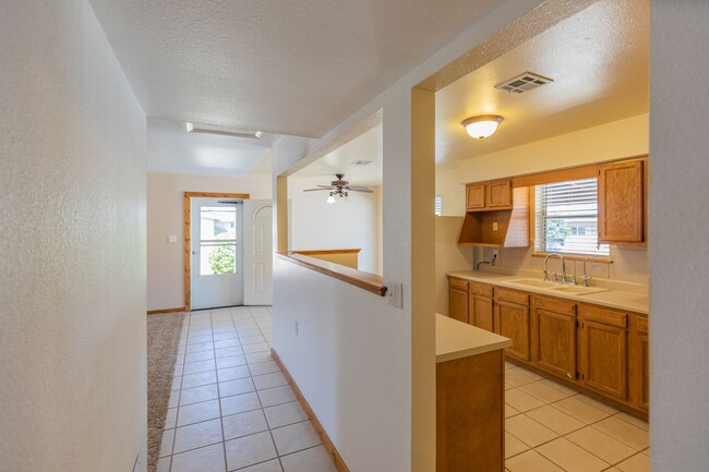 Building Photo - Beautiful 3 bedroom 1 bathroom home
