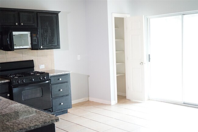 Building Photo - 10710 Barker View Dr