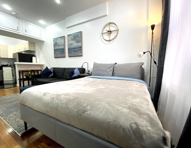 Building Photo - 310 E 103rd St