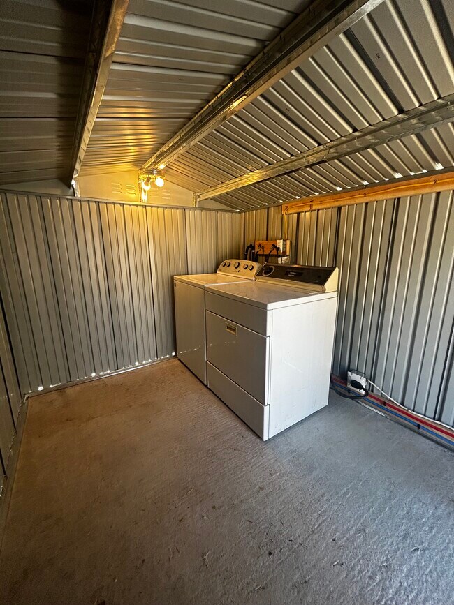 Building Photo - 1120 N Justice Dr