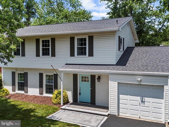 Building Photo - 7896 Pavilion Dr