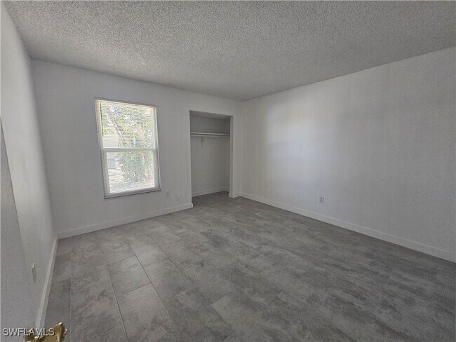 Building Photo - 18540 Miami Blvd