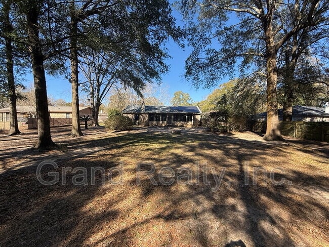 Building Photo - 3965 Deerwood Cir