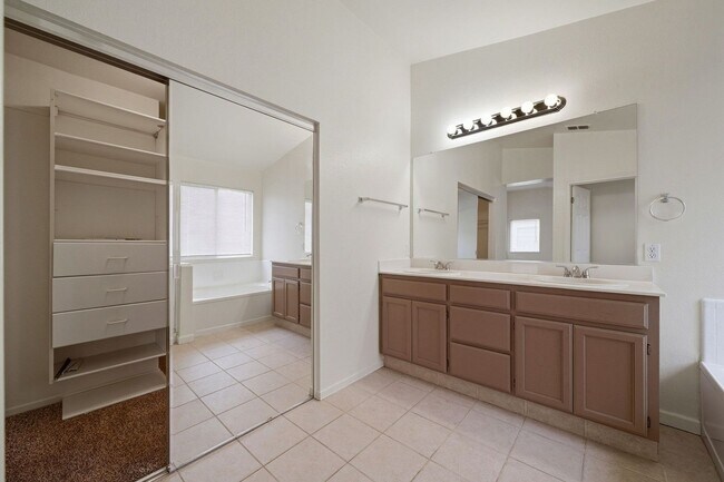 Building Photo - 1263 Montgomery Ln