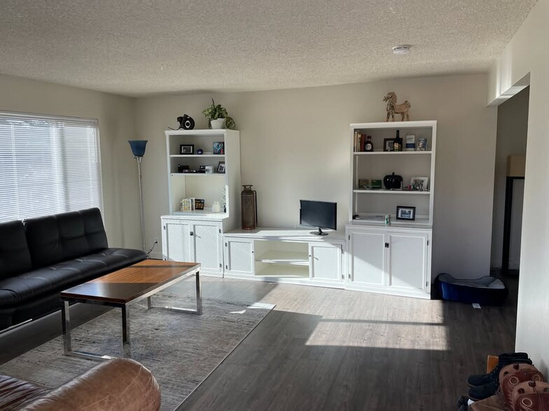 Building Photo - 2870 Lincoln Ave