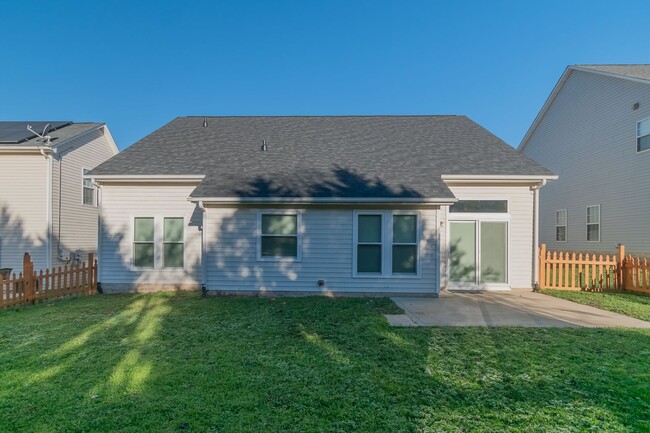 Building Photo - Lovely 2 car garage home in Charlotte