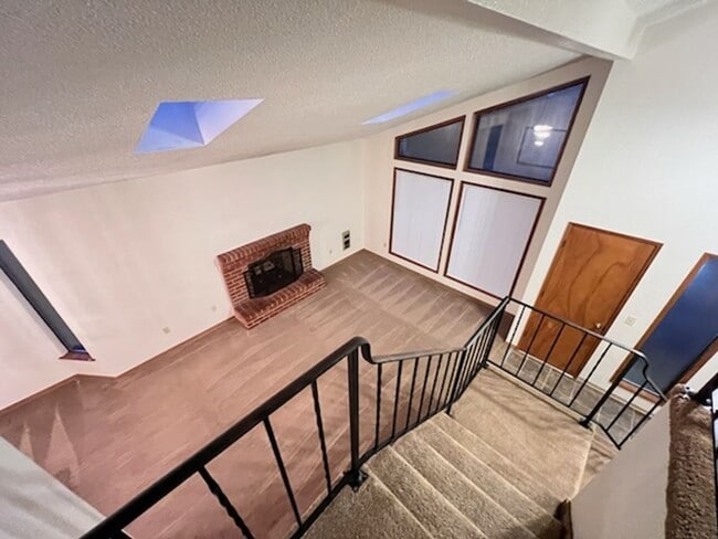 Building Photo - Oakbrook 2 Story 3 Bedroom home