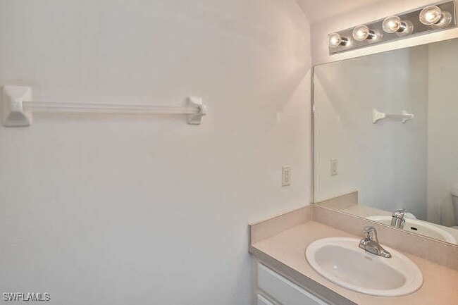 Building Photo - 10100 Poppy Hill Dr
