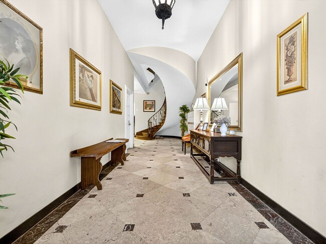 Building Photo - 93 Beacon St