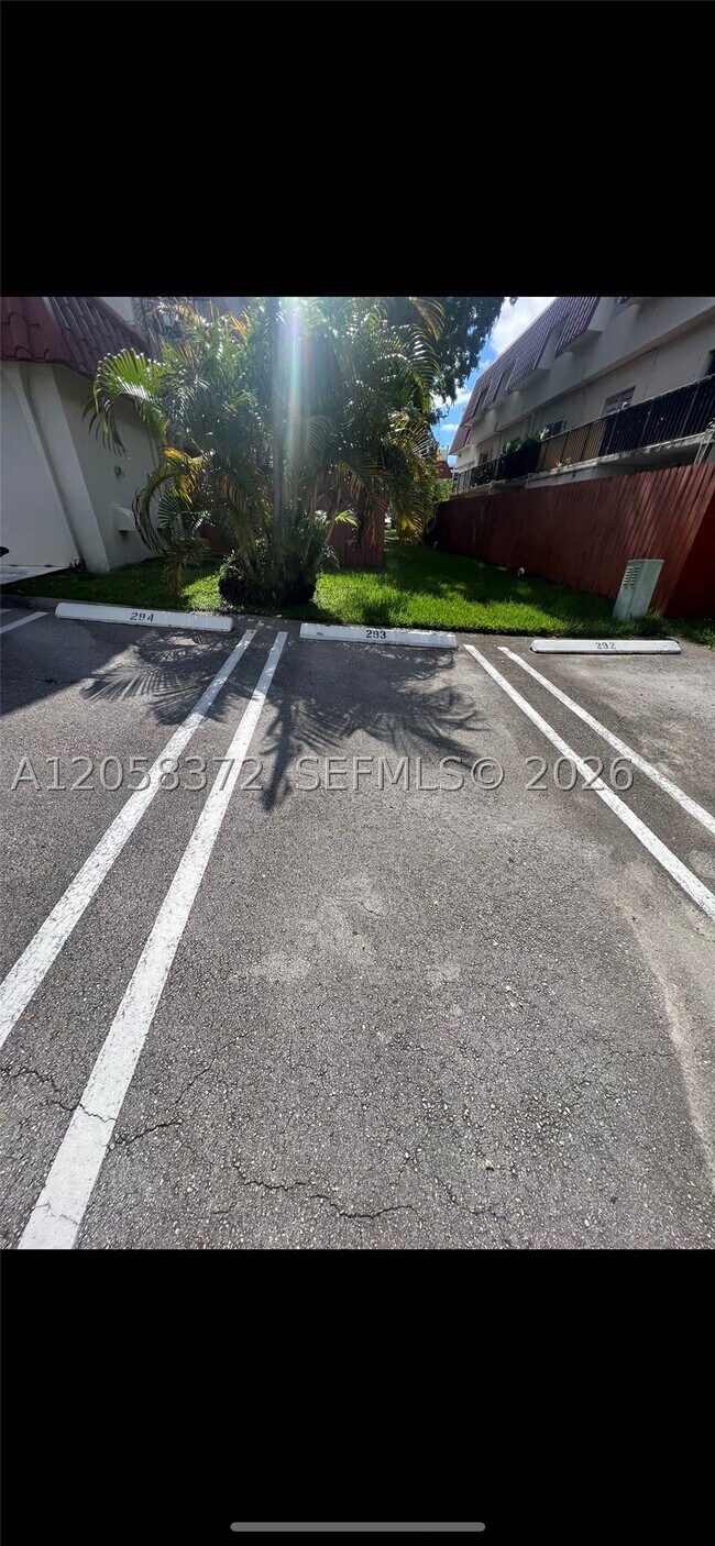 Building Photo - 8650 SW 67th Ave